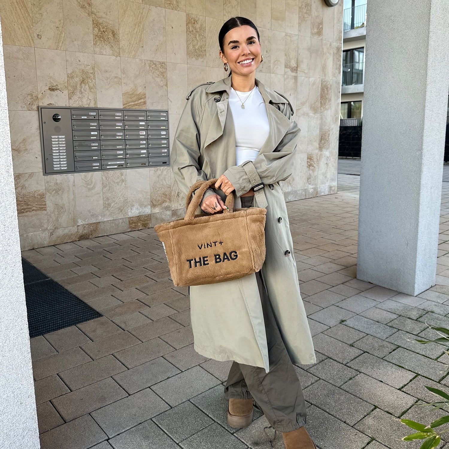 FLUFFY TOTE BAG - BRAUN