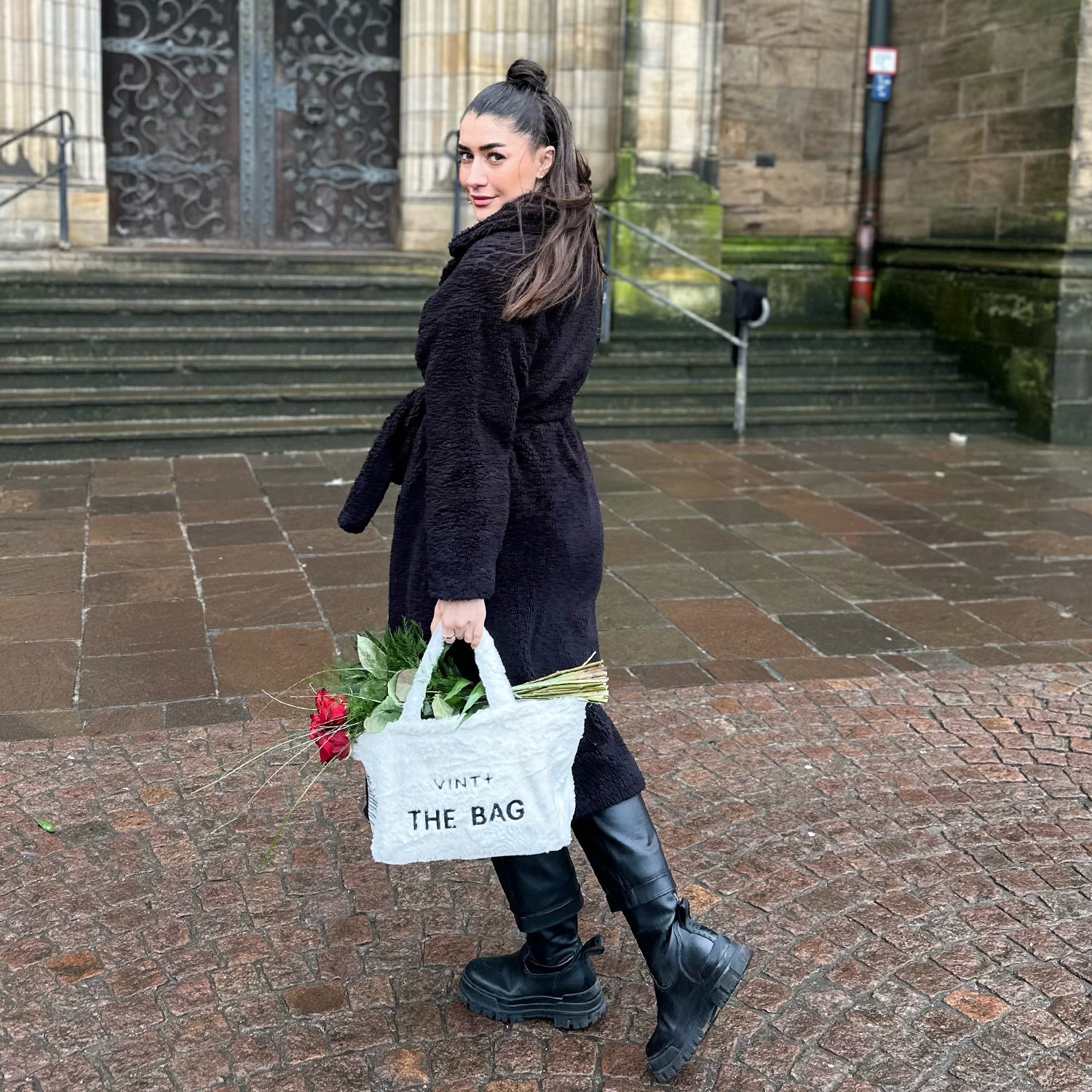 FLUFFY TOTE BAG - WEIß