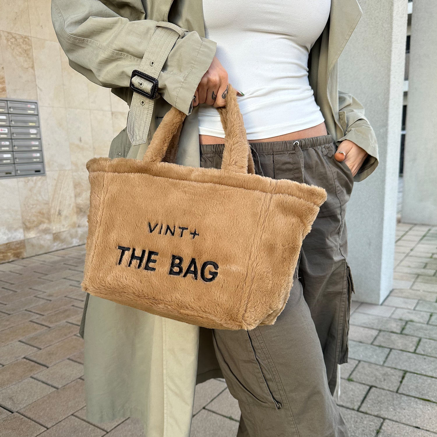 FLUFFY TOTE BAG - BRAUN