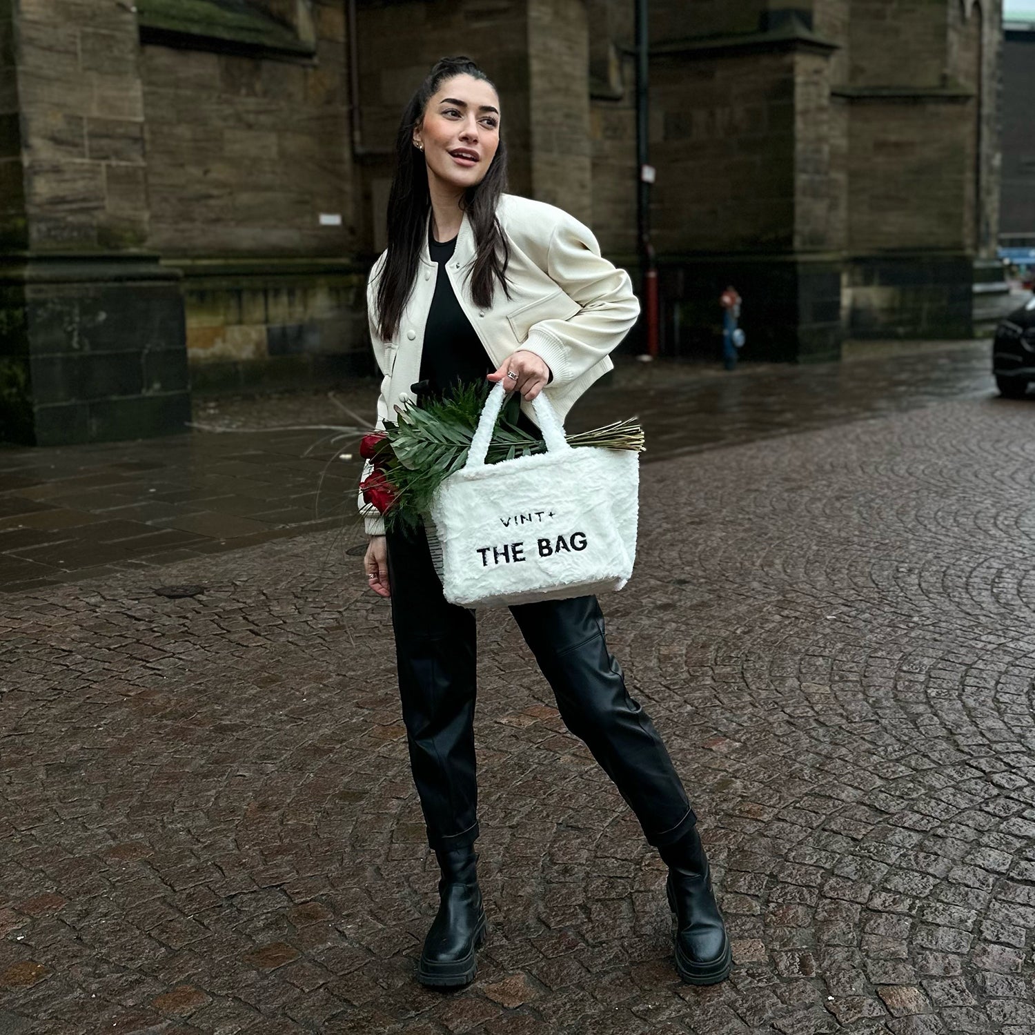 FLUFFY TOTE BAG - WEIß