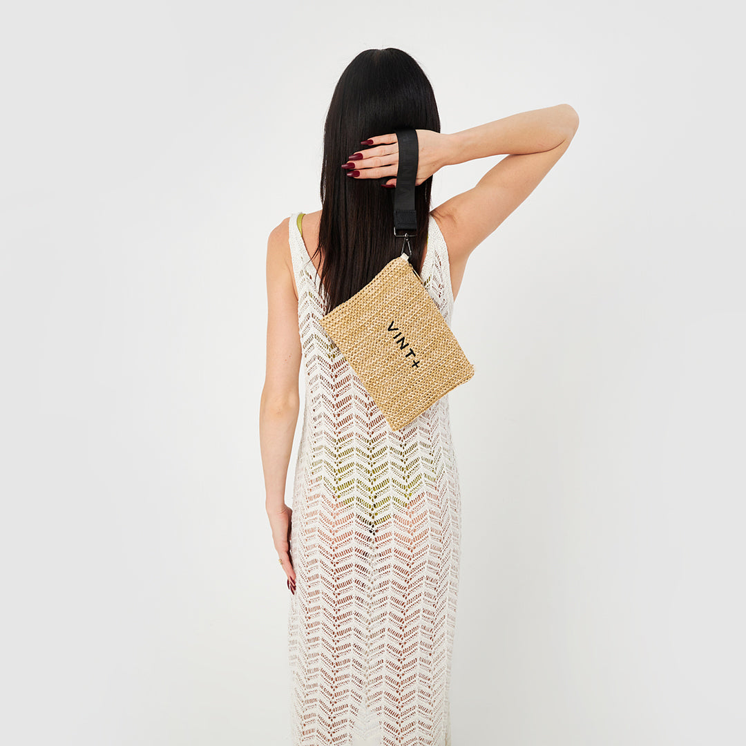 STRAW CLUTCH MIT KETTE - SCHWARZ