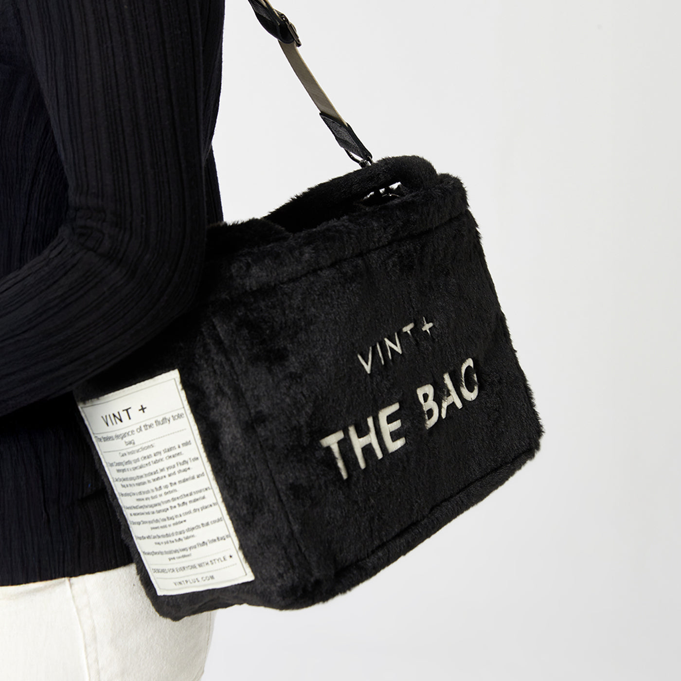 FLUFFY BAG - BLACK